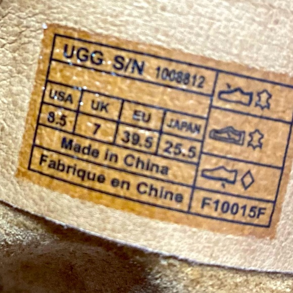 Ugg Australia Mammoth Suede Fringe Boots, US 8.5 women EUC - Picture 6 of 11